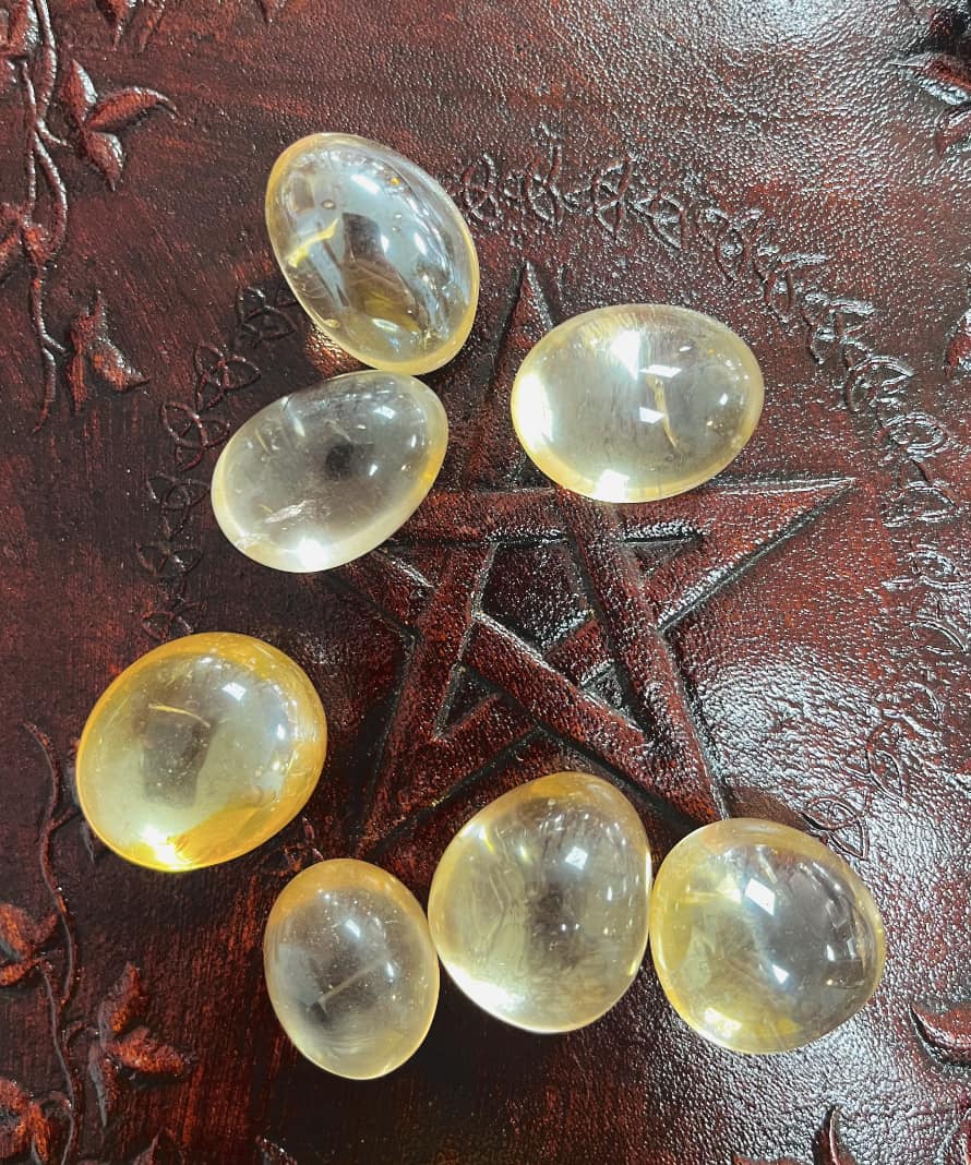 Photo of a number of tangerine aura tumblestones.