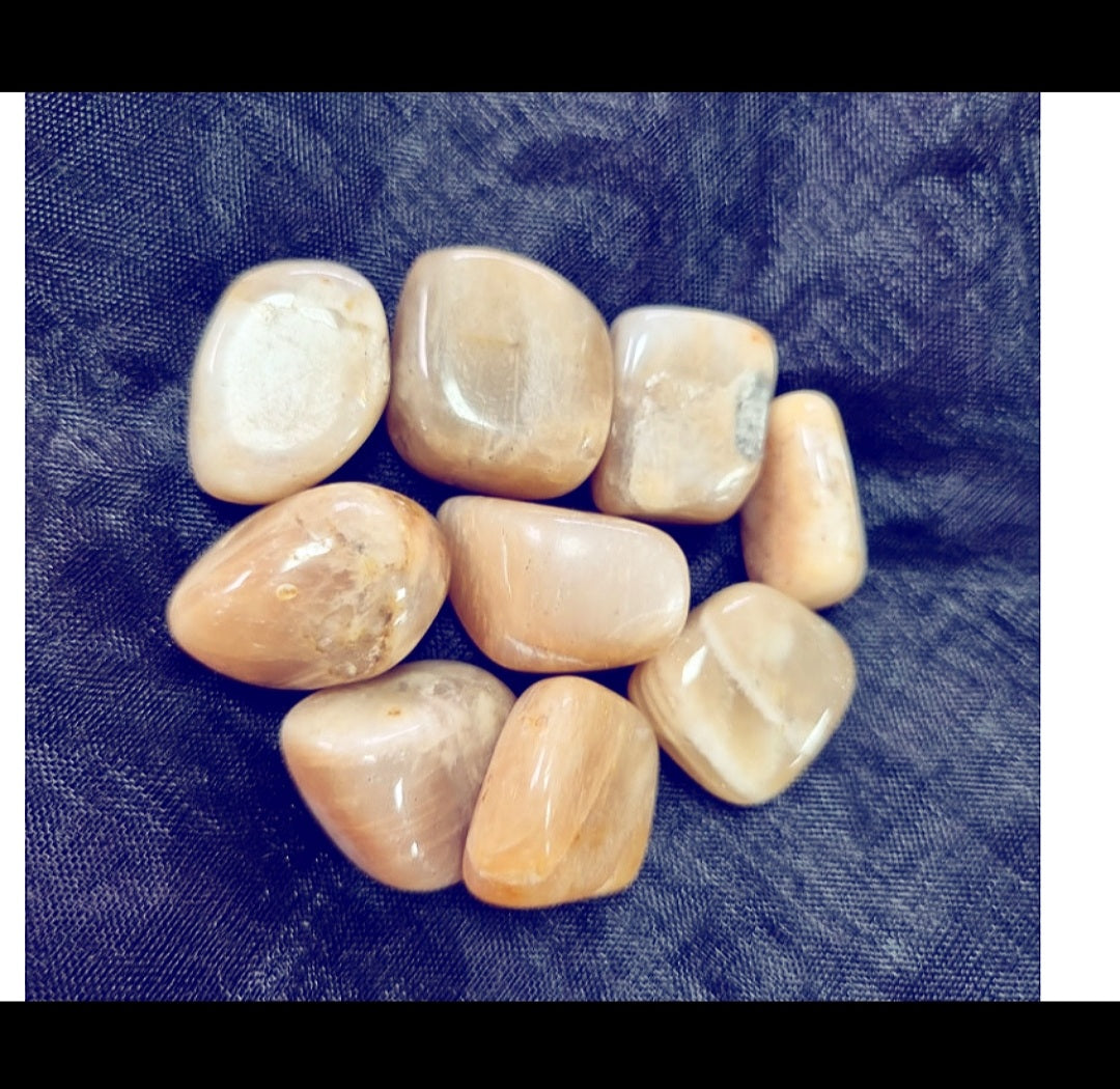 Photo of several moonstone tumblestones.